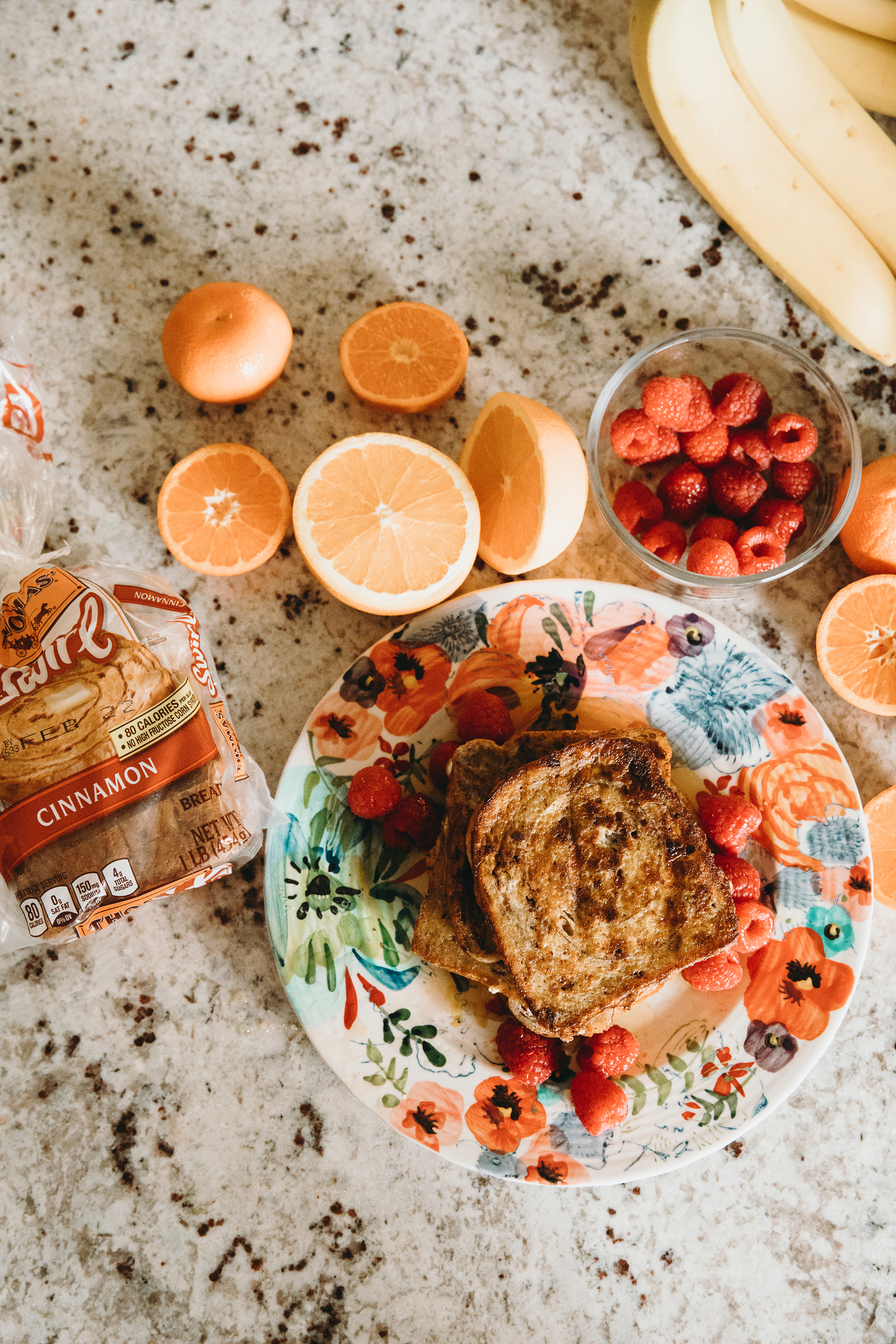 Cinnamon Vanilla French Toast Recipe + Weekend Mornings on chelceytate.com @chelceytate