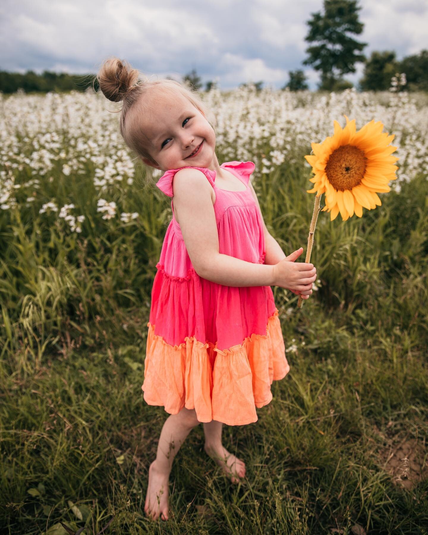 Just our sunshine girl being the bright (sometimes fiery 😂) light that she is. 🌻 Do you do daily affirmations with your littles? We started doing them when Emmy turned 2 &amp; they&rsquo;ve been a daily reminder ever since of who she is. 💛 We add 