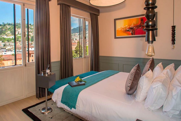 room-master-suite-panecillo-illa-hotel.jpg