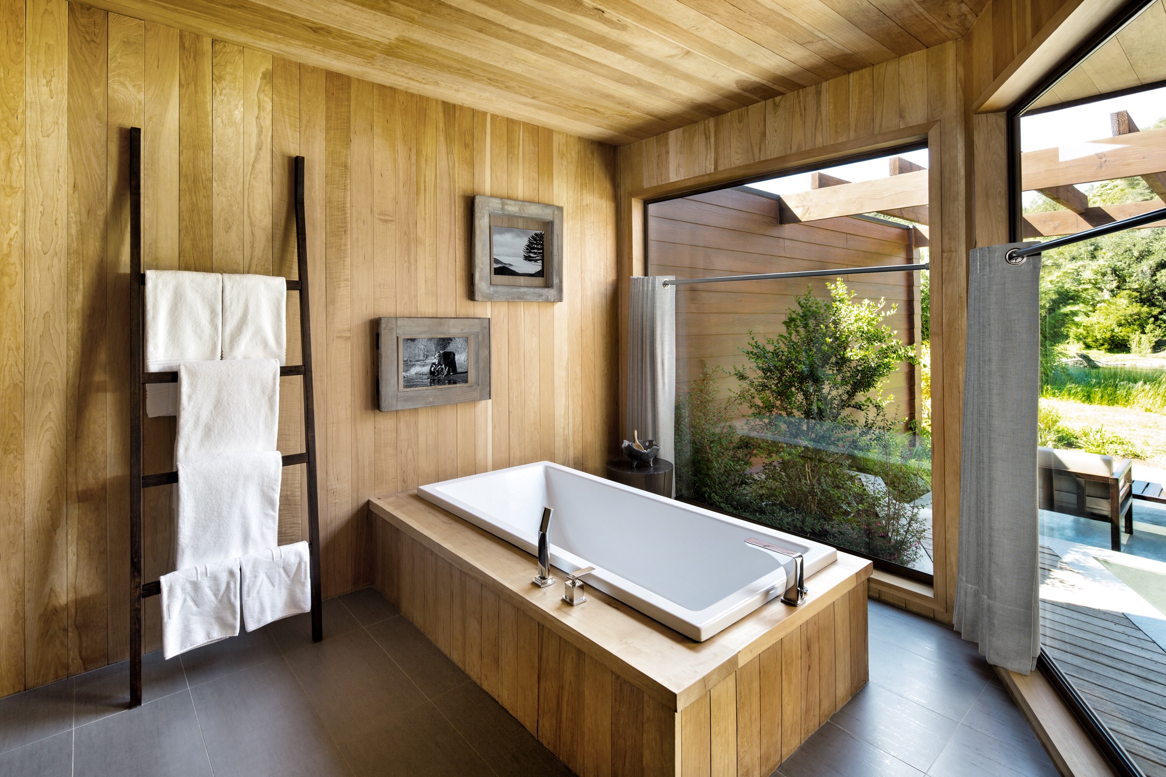 Villa Suite guest bath
