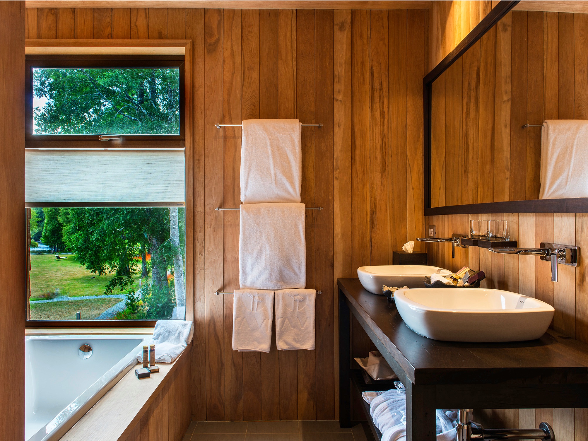 Hotel Room - guest bath