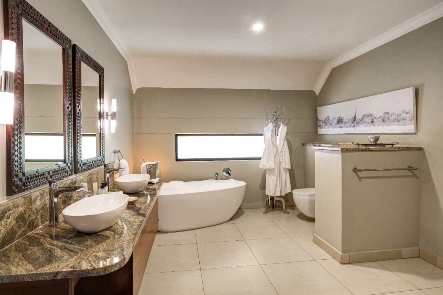 Strathern-Suite-Bathroom-ILH-1500x1000.jpeg