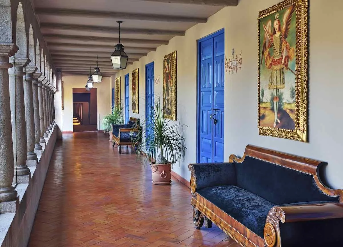 Palacio-Inka-Hallways.jpg