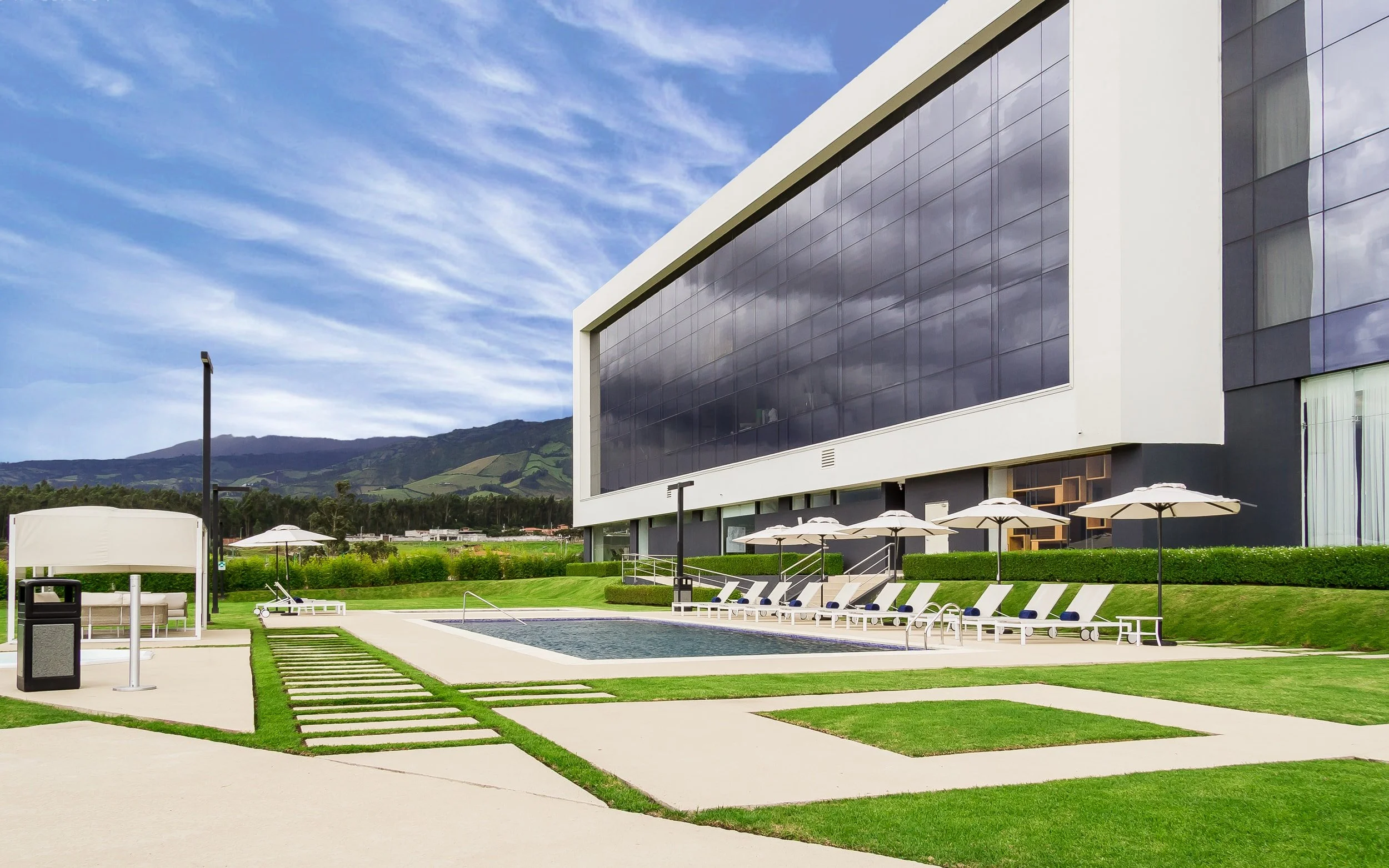 EB-Hotel-QUITO-exterior-pool.jpg