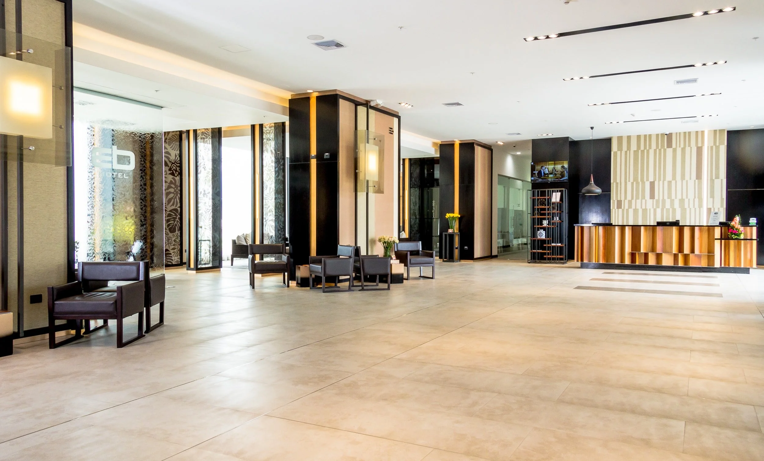 EB-Hotel-QUITO-lobby.jpg