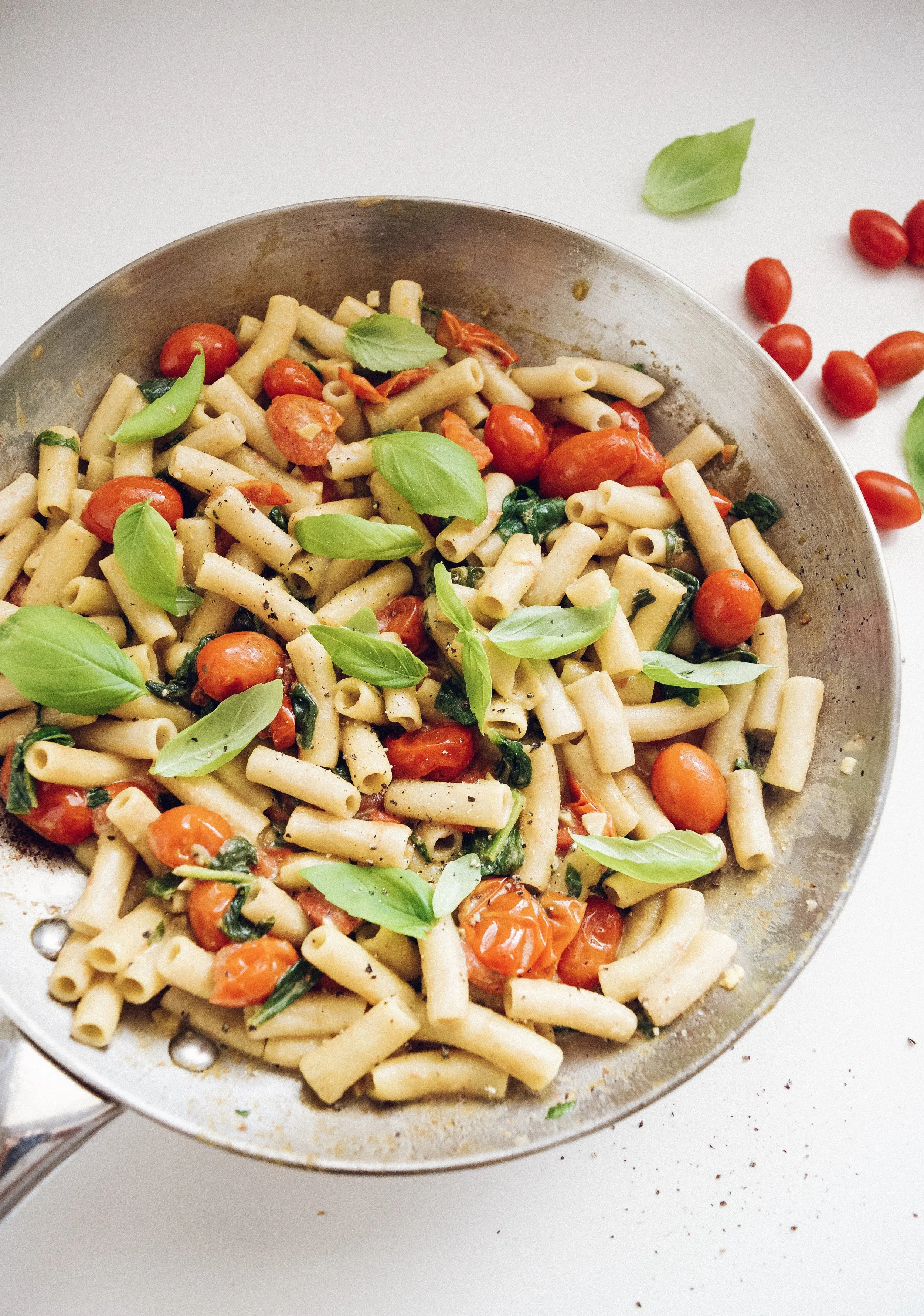 20-Minute Creamy Vegan Penne Pasta with Spinach, Tomatoes, and Herbs