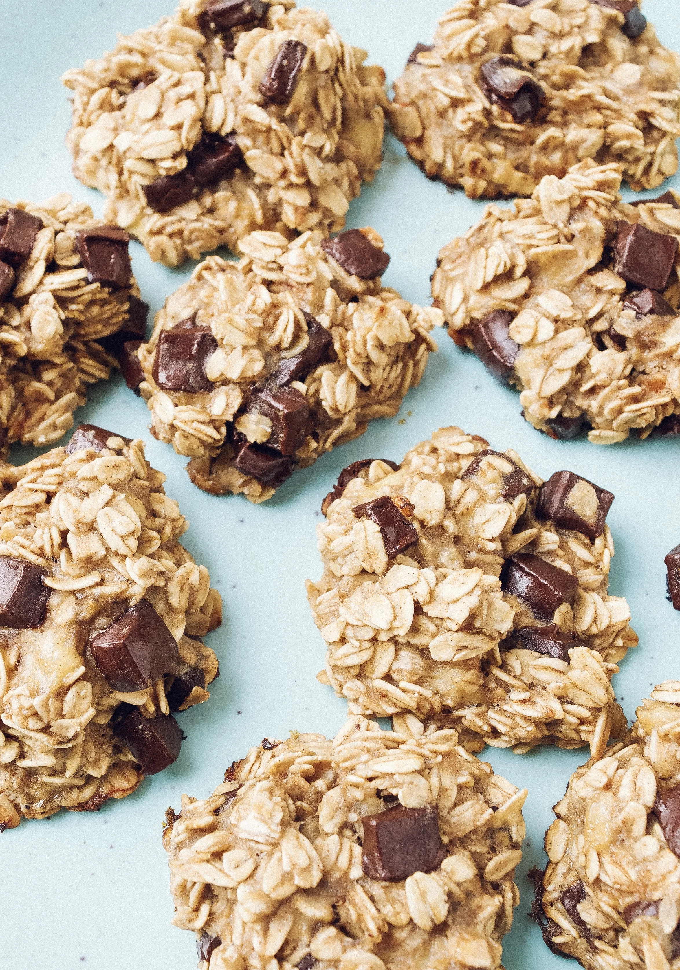 4-Ingredient Banana Oatmeal Chocolate Chip Cookies