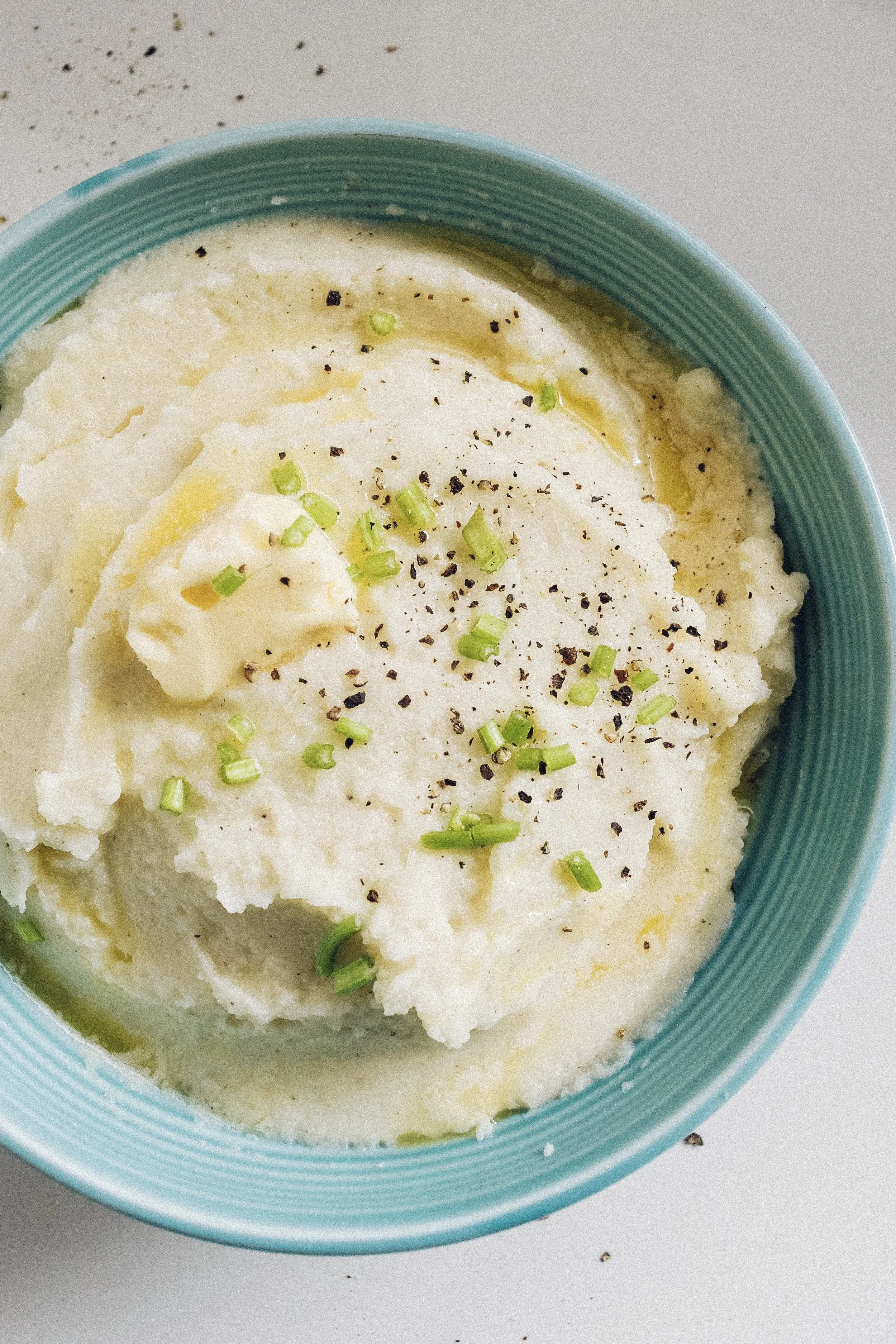 Creamy Garlic Cauliflower Mashed Potatoes
