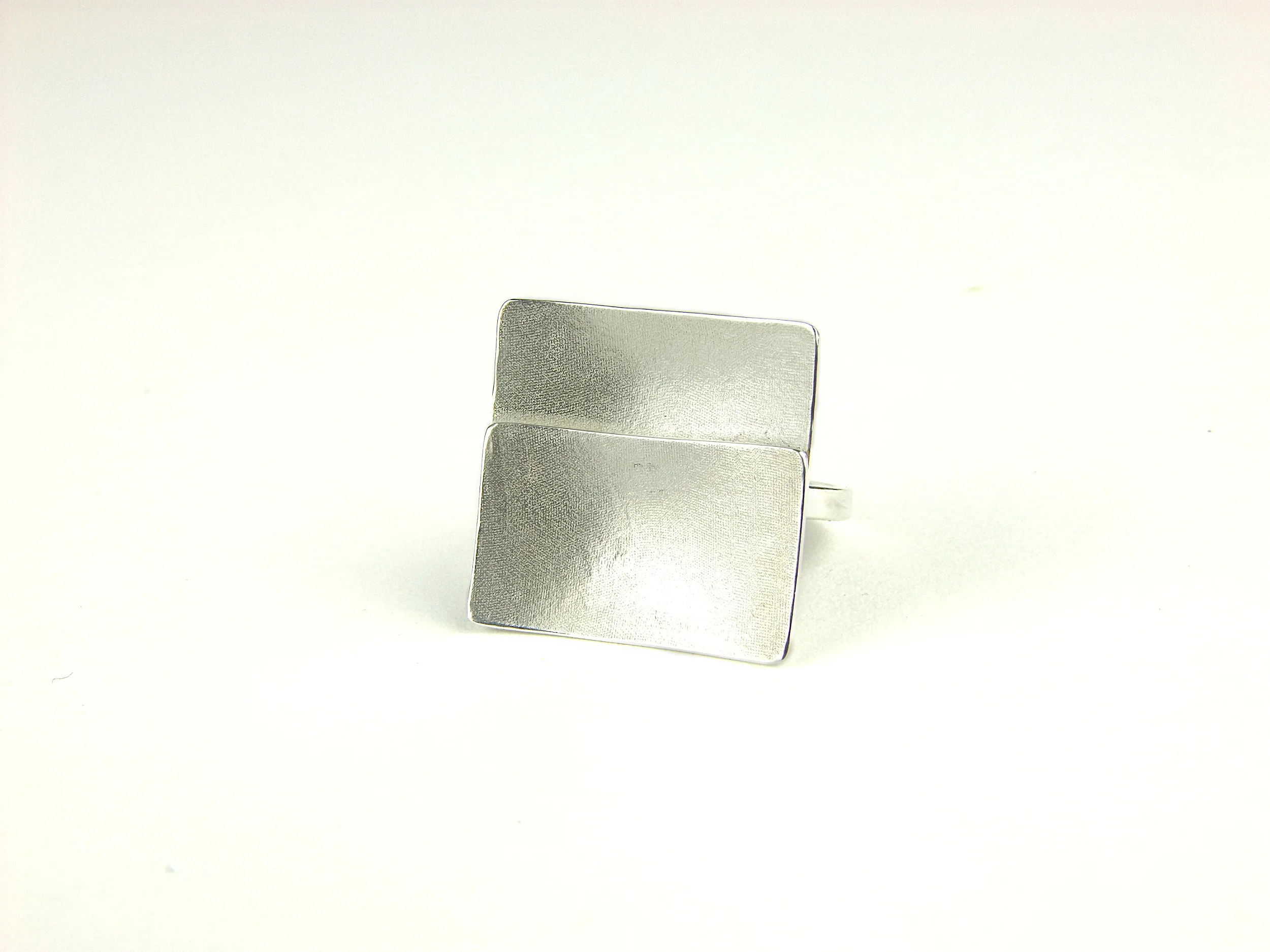 Argentium silver ring (HBM077A).