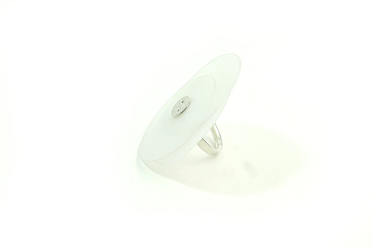 Silver rings with HDPE discs. HBM108