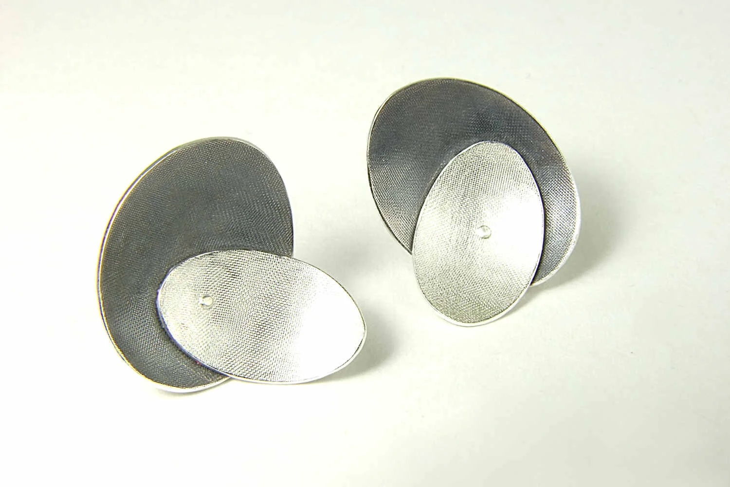 oval-domed-silver-earstuds-part-oxidised-hbm088a-7407.JPG