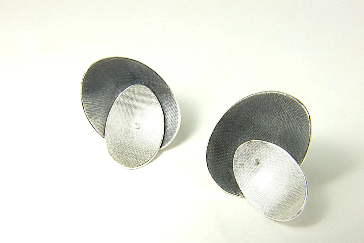 oval-domed-silver-earstuds-part-oxidised-hbm088b-7405.JPG
