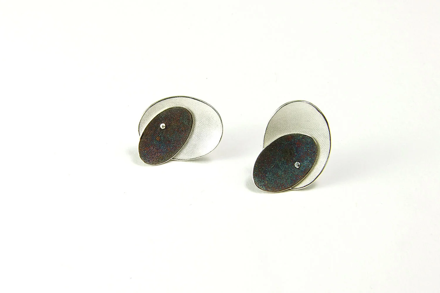 domed-oval-earstuds-part-oxidised-hbm88e-7658.JPG