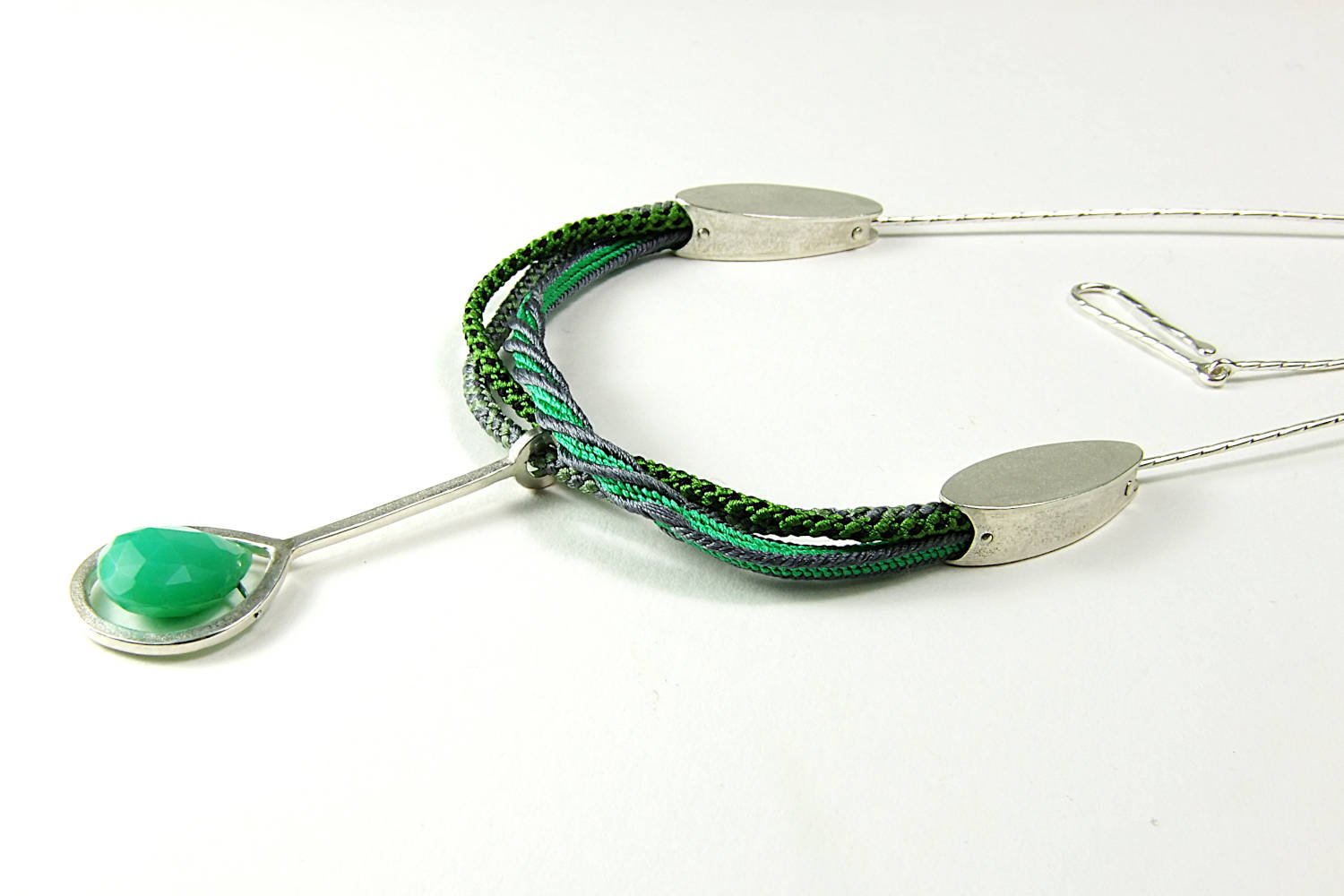 green-braided-silk-silver-necklace-chrysoprase-hbm091-7654.JPG