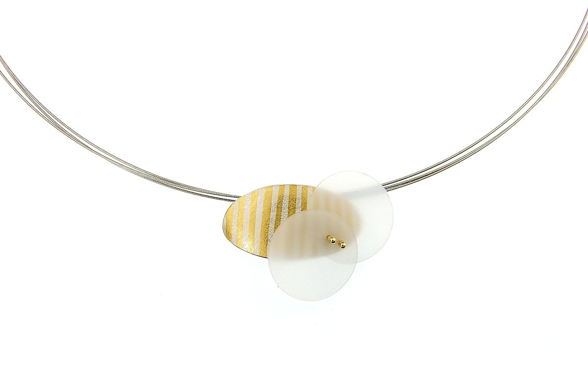 oval-stripy-gold-silver-necklace-detail-hbm121-9560.JPG