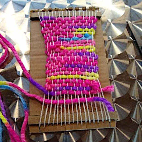 cardboard_weaving_loom_with_pink_wool.jpg