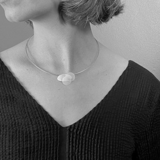 oval-stripy-gold-silver-hdpe-necklace-hbm121-0184.JPG