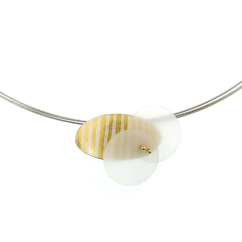 oval-stripy-gold-silver-necklace-detail-hbm121-9560.JPG