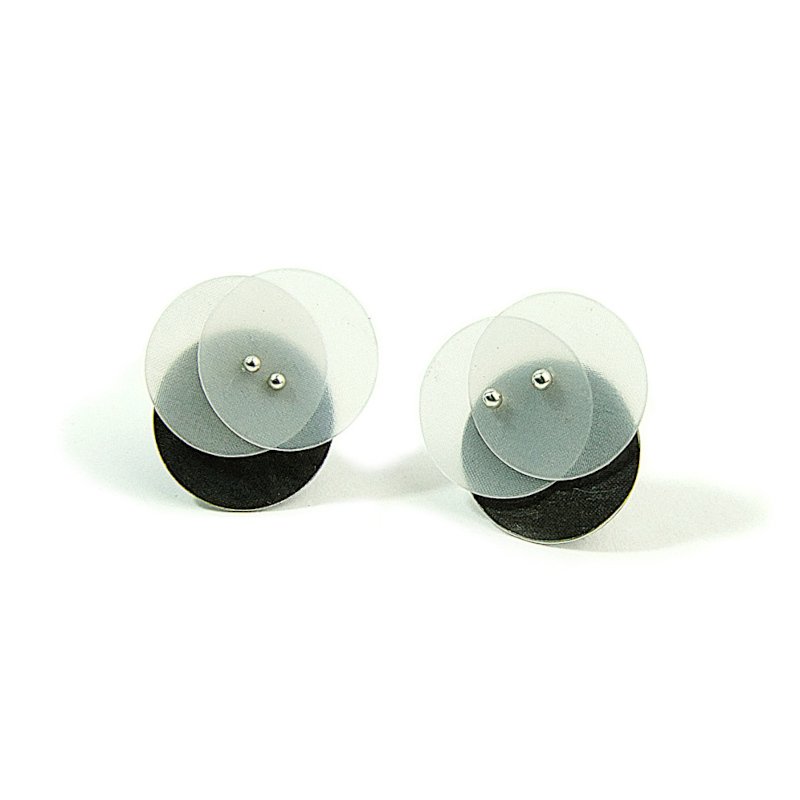 round-silver-black-earstuds-hdpe-discs-hbm114a-9246.JPG