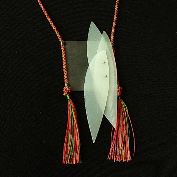 red&green-silk-silver-necklace-with-recycled-plastic&silver-pendant-hbm110-8786detail.JPG