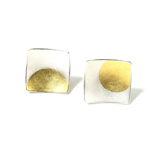 sq_earstuds_gold_disc_hbm085c_7346.JPG