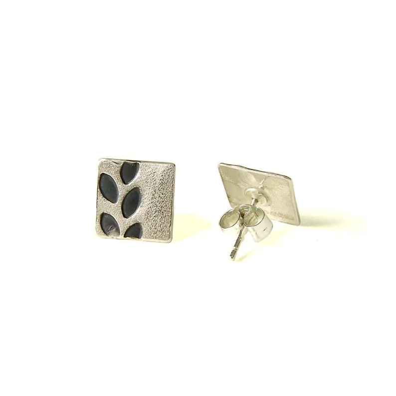 black_barley_oval_earstuds_back_hbm167b_0652.JPG