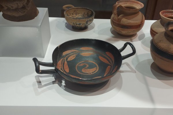 etruscan_ceramic_dish_1637.jpg