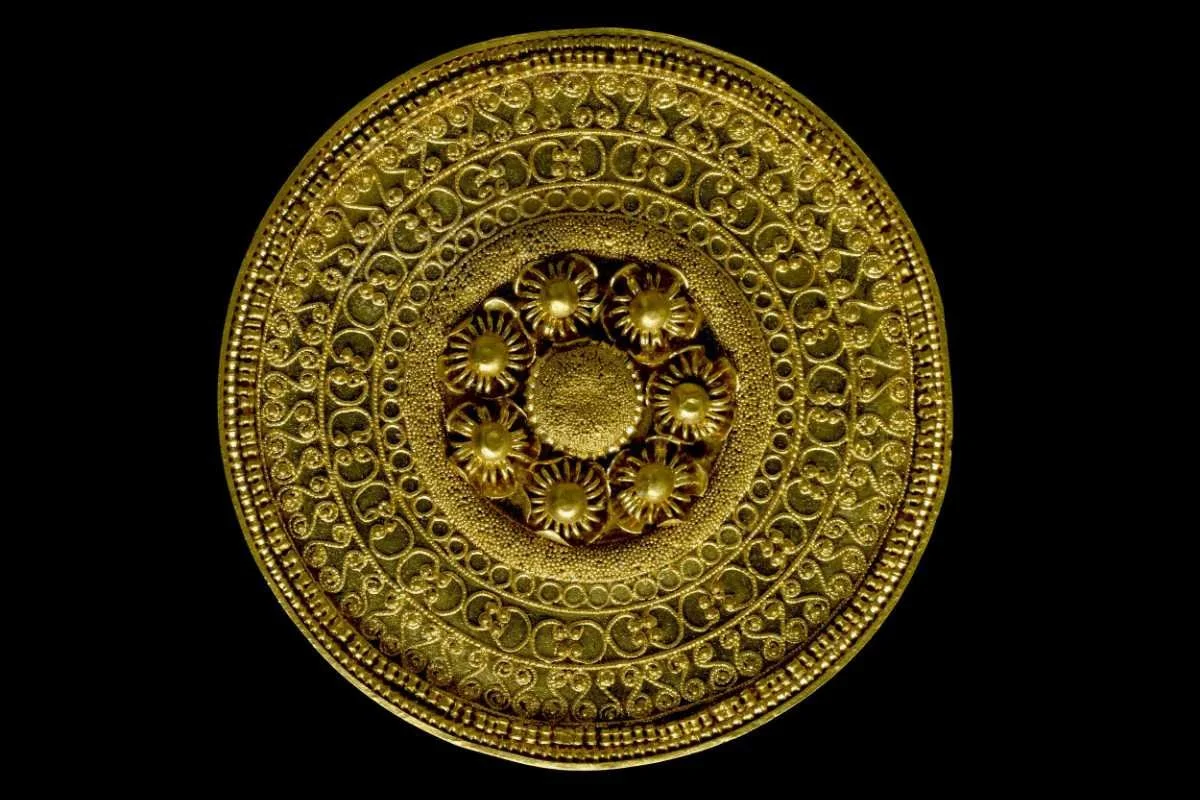 etruscan earring BM small image.jpg