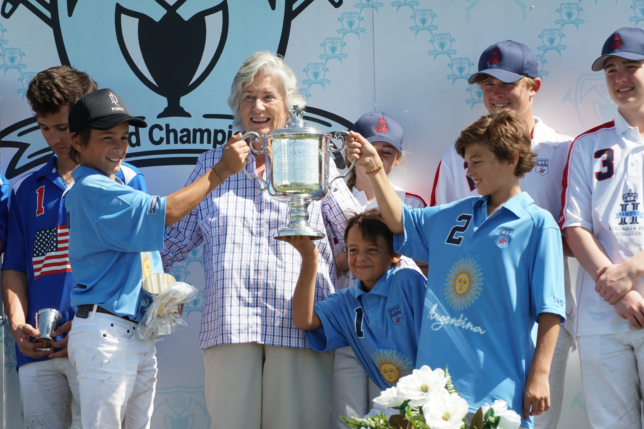 Two-time PTF International Cup champion Argentina with awards presenter Gil Johnston. Photo by ChukkerTV