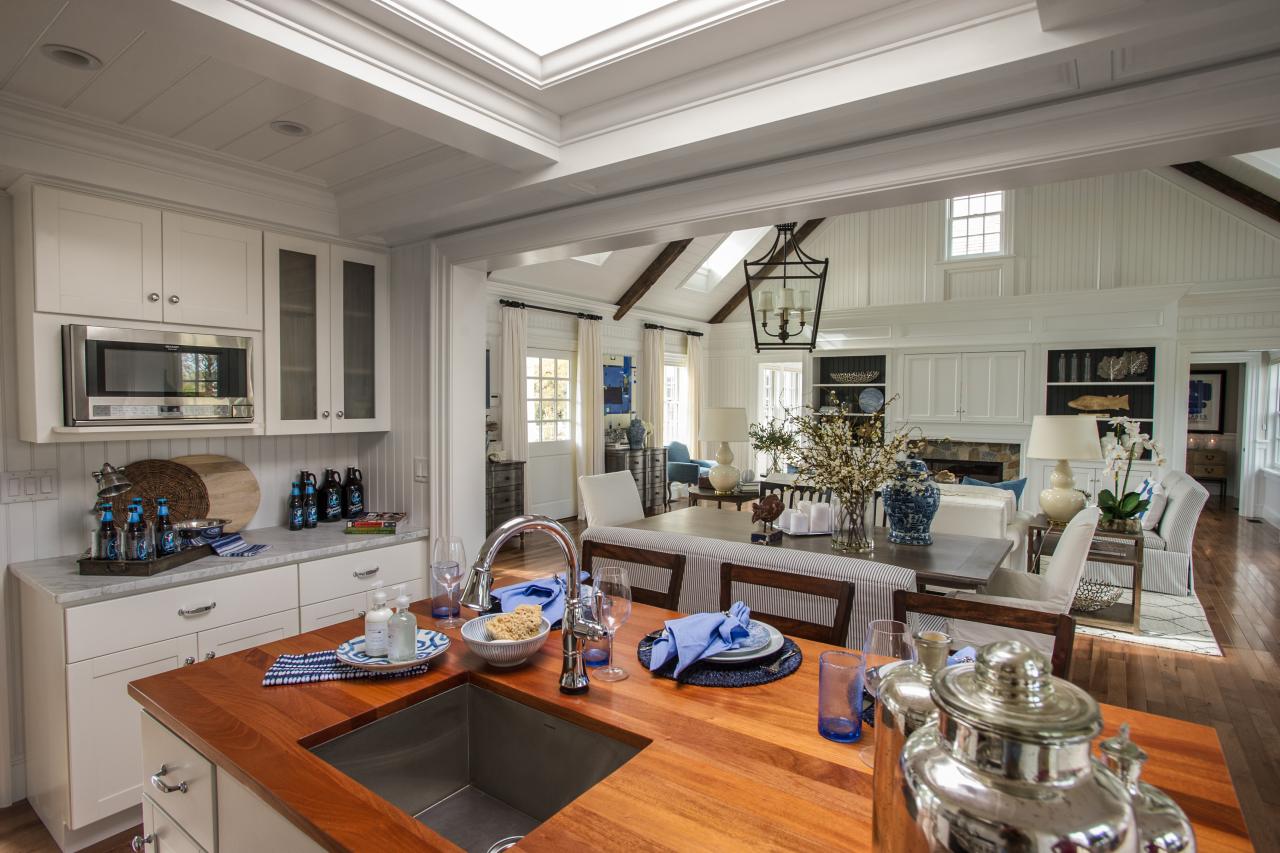 dh2015_kitchen_view-from-island-into-living-room_h.jpg.rend.hgtvcom.1280.853.jpeg