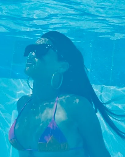 1426713418892_rihanna-in-the-water-22.jpg