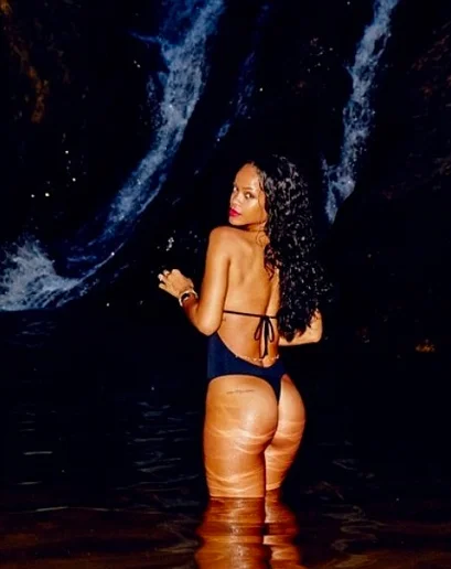 1426713418881_rihanna-in-the-water-06.jpg