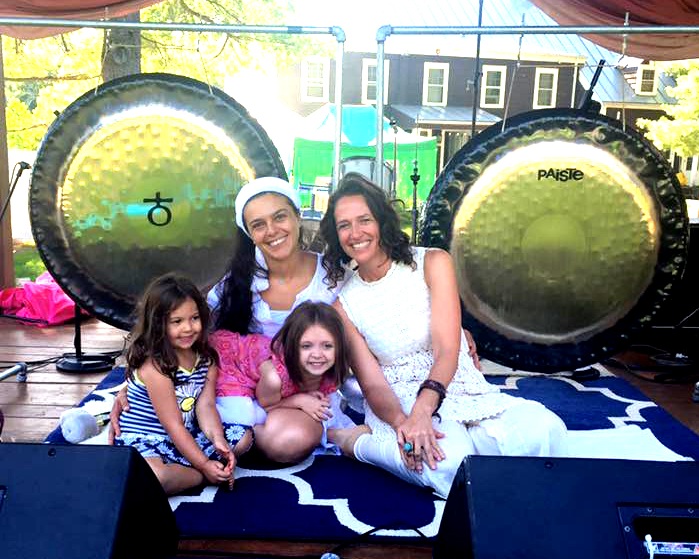 Gong+at+Hoot.jpg