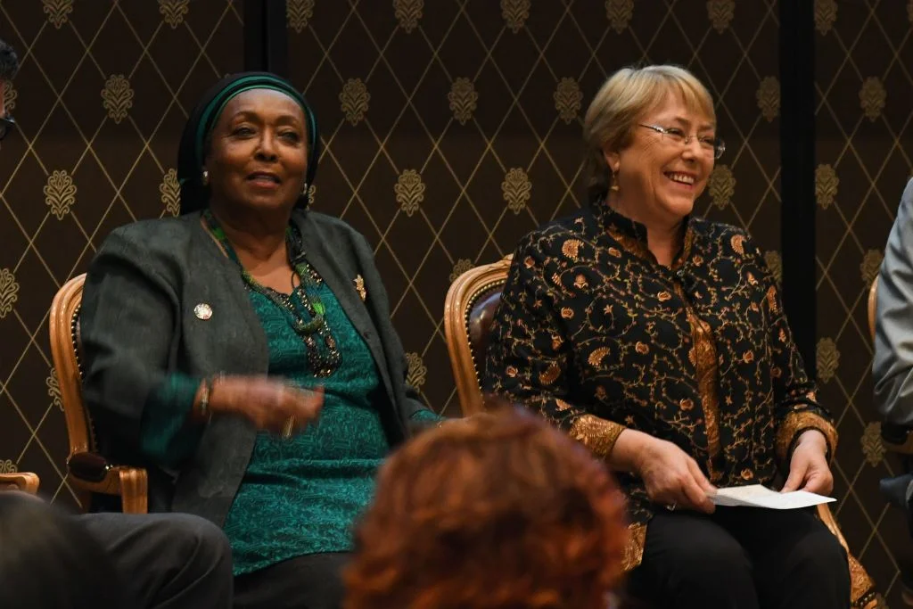 President Michelle Bachelet and Dr. Edna Adan share a smile during the #SafeSurgery4Women panel. 