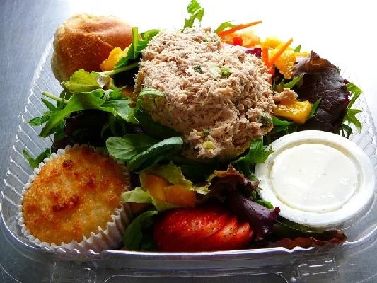  Boxed Lunches  Having a workshop, conference, or lunch with friends? Need lunch but no time to go out? Let 1889South bring lunch to you. Customize your lunch. Minimum order of 10.  Salad Boxes - Chicken Salad, Tuna, Antipasto, Fruit, and Cobb  Quich
