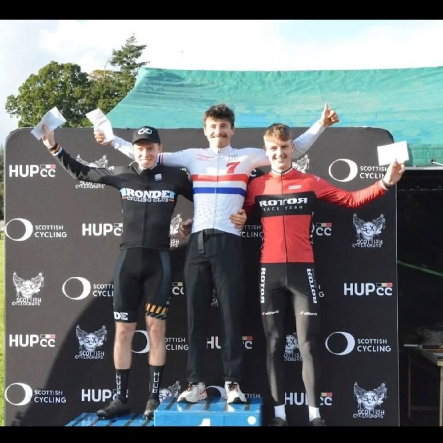 Ronde CC Goes Racing! 🐅

The tail end of the road season and the start of the cyclocross season. 

Grant took second place in the senior category at the first round of the @scottishcx series. Gavin finished second in the senior senior bracket, and S