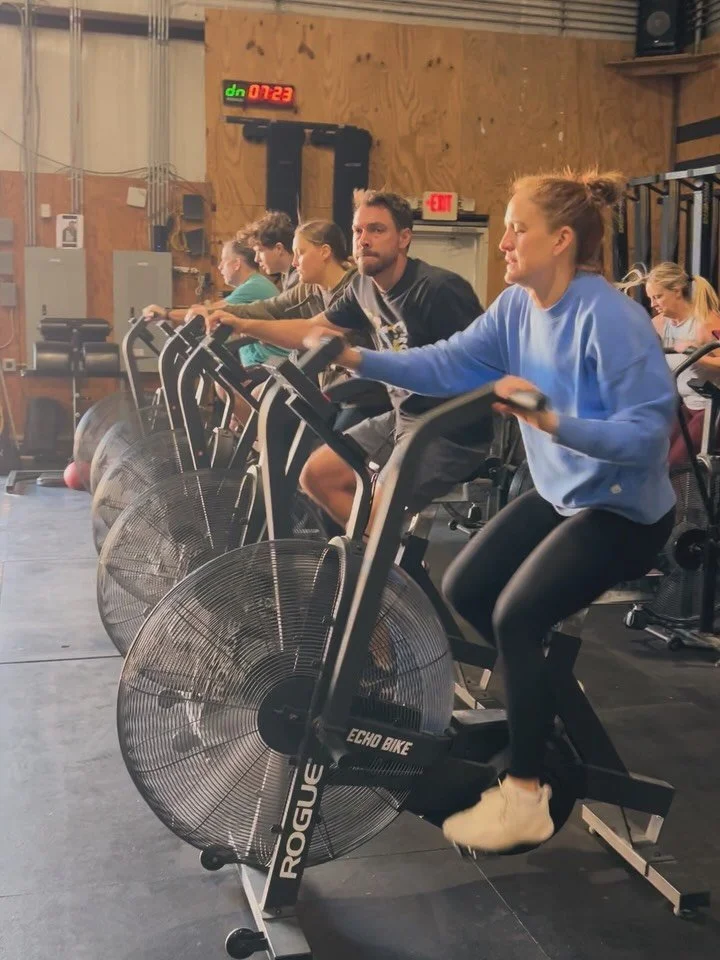 Saturday morning at ChalkDust 😍 We love a packed house with good vibes. We also love that you all enjoy a mini yoga session at the end of class by Coach @katelynirenecreative. 

Thank you for choosing us to start your day. Enjoy this beautiful weath