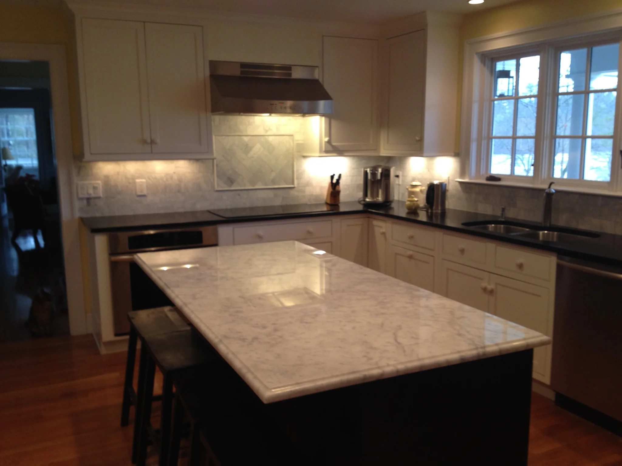Black: Carrara.jpg