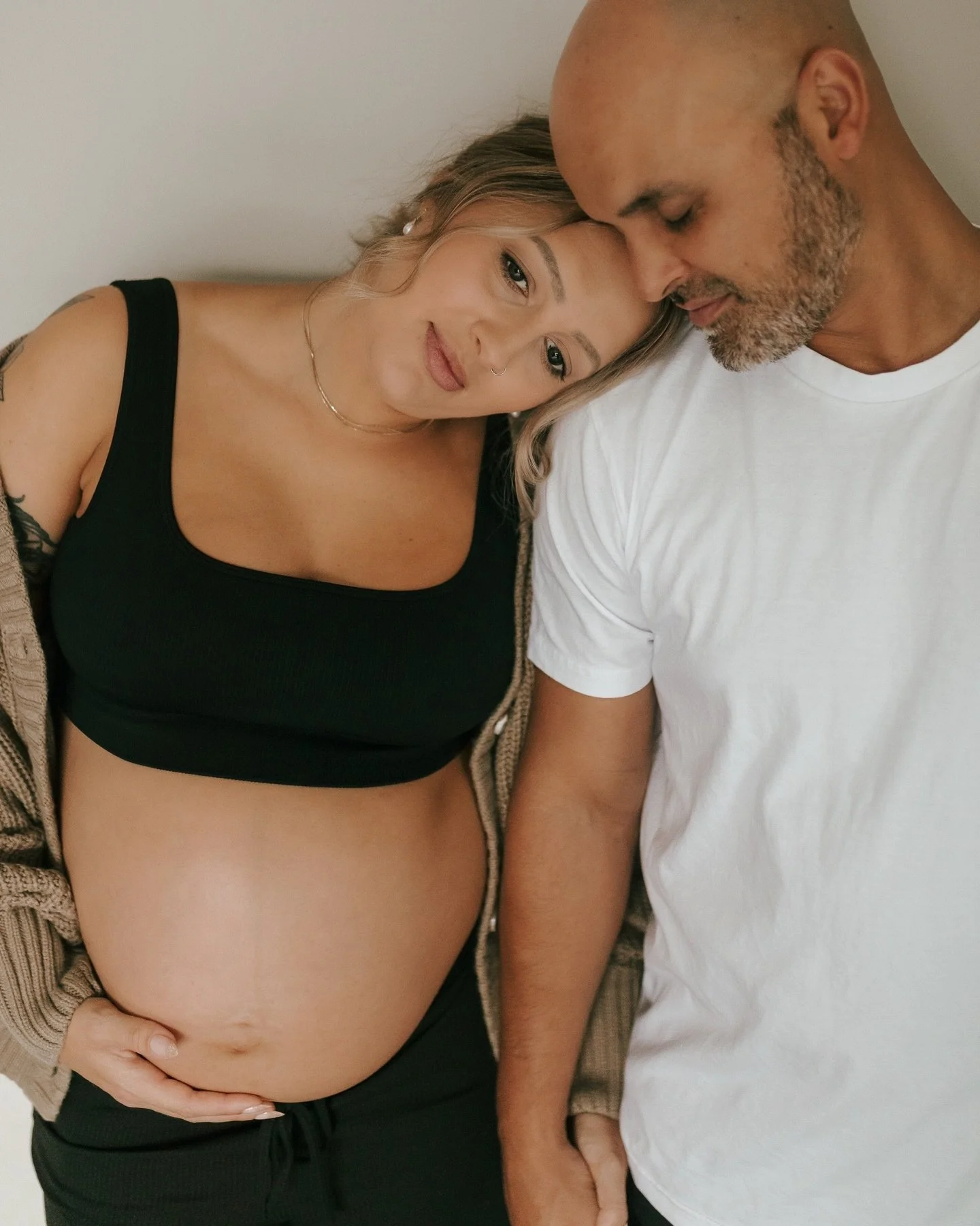There&rsquo;s nothing like a cozy Sunday in December, especially on a rainy day. Instead of hoping for sunshine, Alysha and Ty snuggled up, and we chased the light around the house. I&rsquo;m beyond thrilled to be a part of their new beginning - they