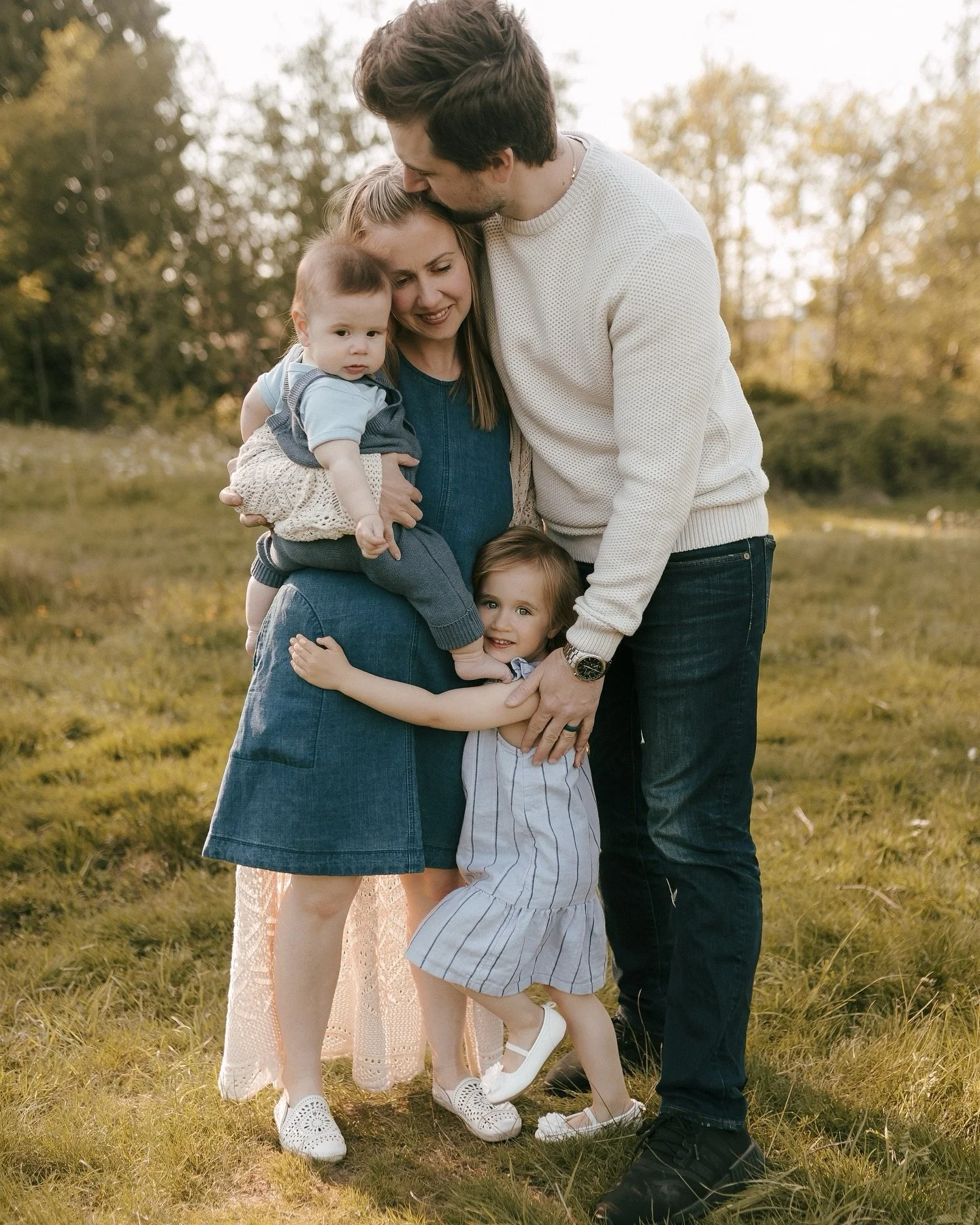 Can we take a sec to appreciate how gorgeous spring is? The sun is low-key saving my sanity 🌞