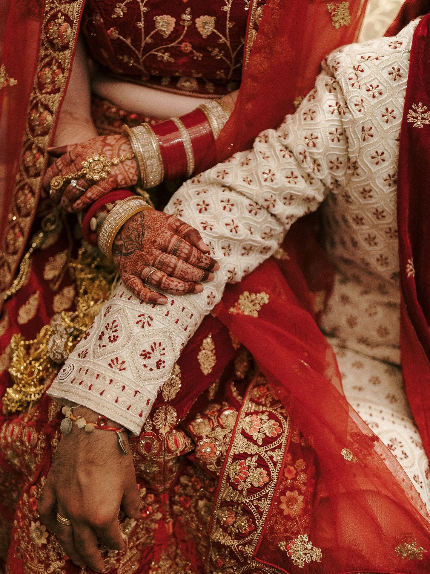 Needed these colours and the bride&rsquo;s stunning henna on here forever 😍

This detail photo is from my past weekend in Whistler at the @fairmontwhistlr , associate photographing for @jordandoakphotography 🥳