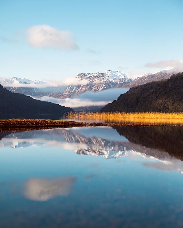 One of the seven lakes between San Martin and Villa La Angostura. The adventure through Patagonia begins 🏔 @visitargentina @sanmartindelosandes_arg #visitargentina #sanmartindelosandes