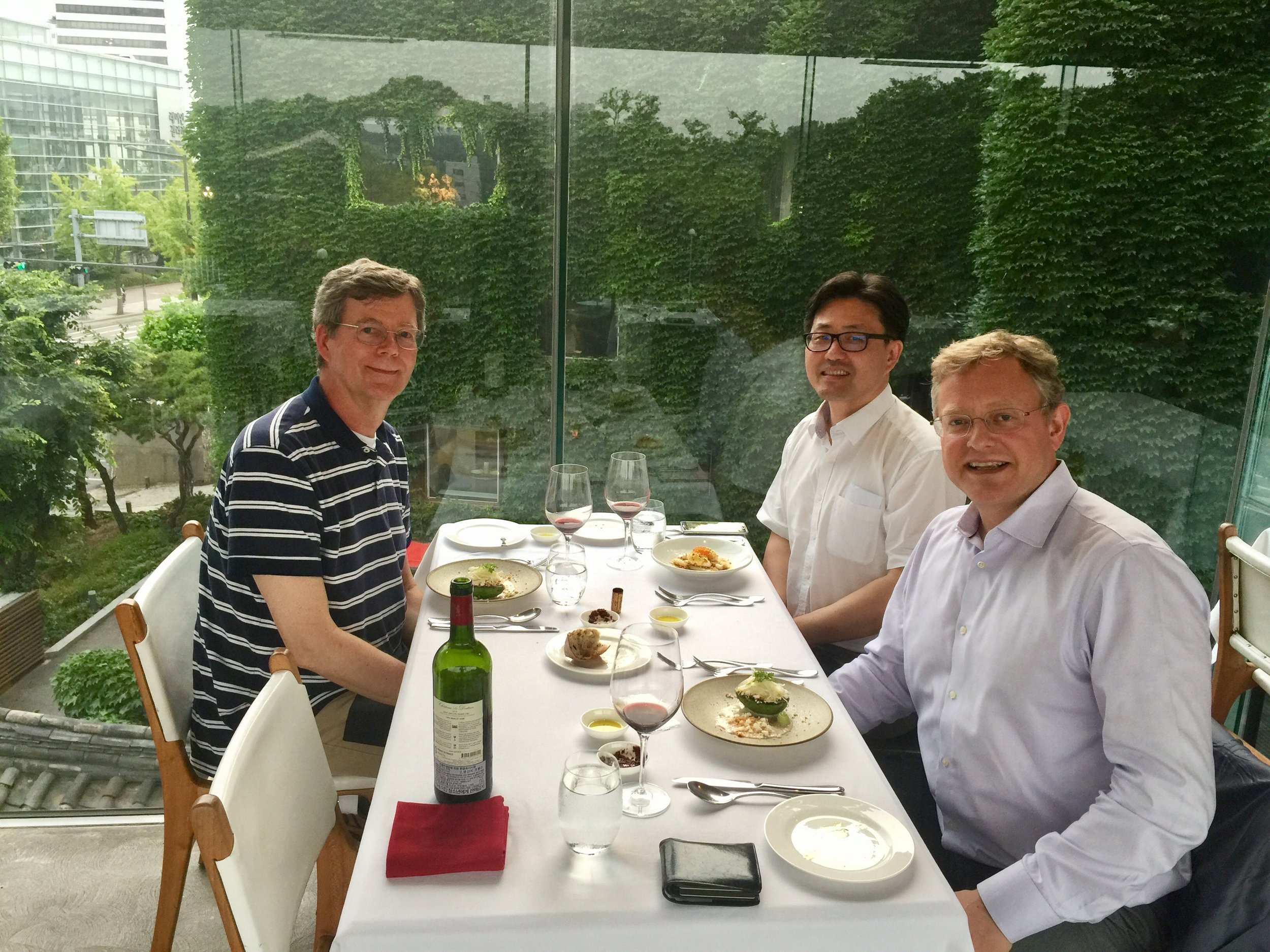 This week in Seoul is turning Green. Had dinner today with Dartmouth Japanese History Prof Steve Ericson and Mike Kim '90, Professor of History at Yonsei University in Seoul.