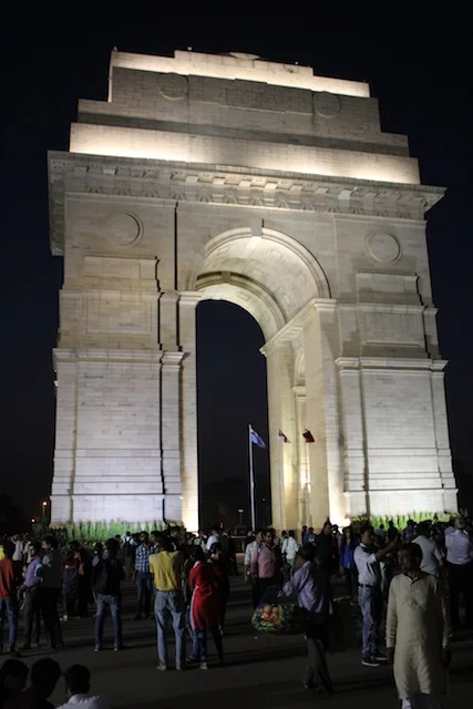 The night crowd at the Gate of India