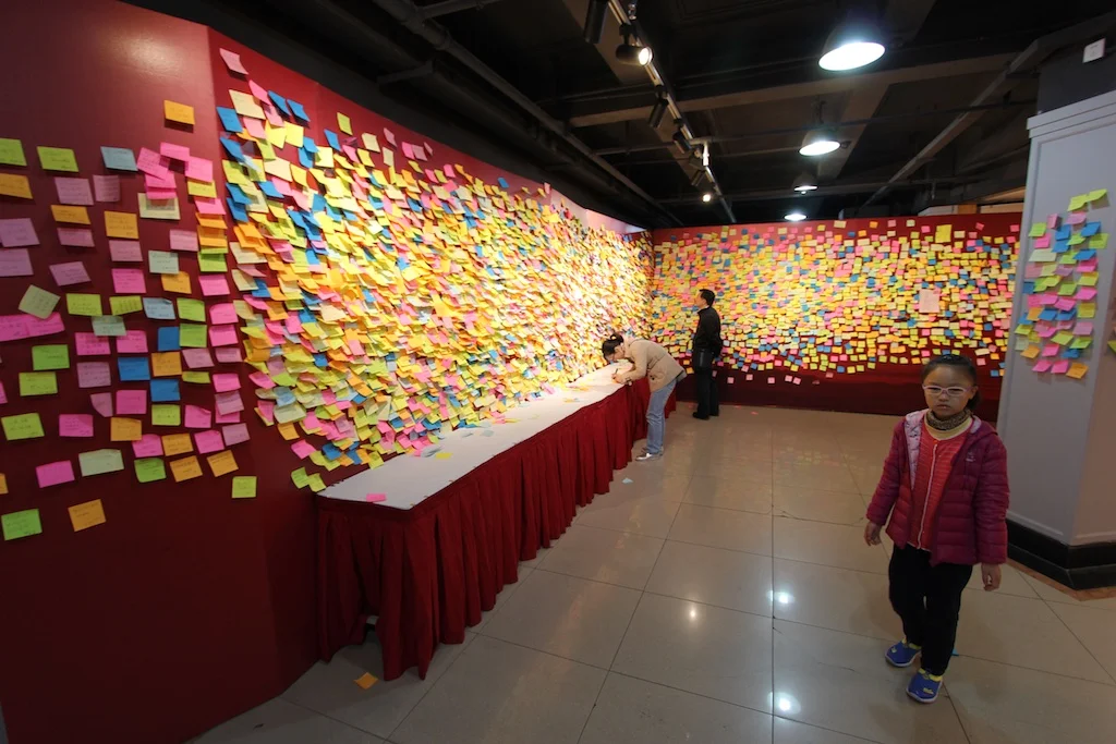 Visitors to the Workers Culture Palace leave notes to honor the CCP