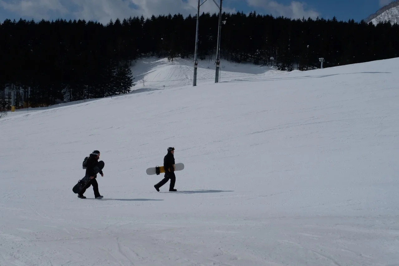 Snowboarders at Hirafu