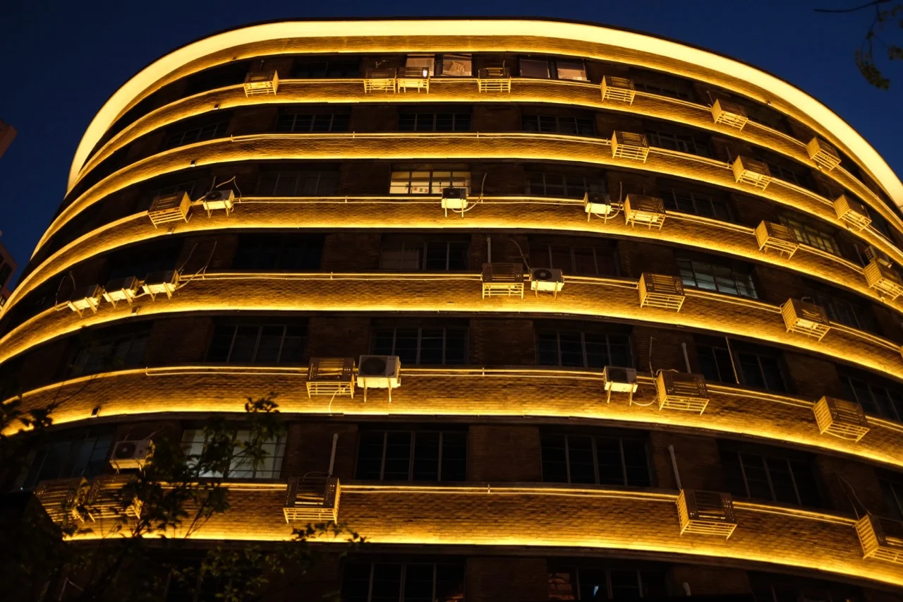 The old apartment building on the corner of Nanjing Road and Shimen Road.
