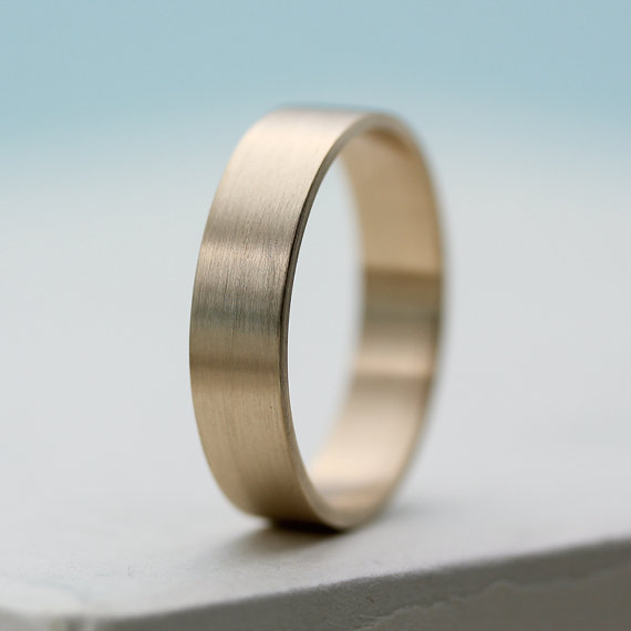 Gold Men's Wedding Ring by AideMemoire