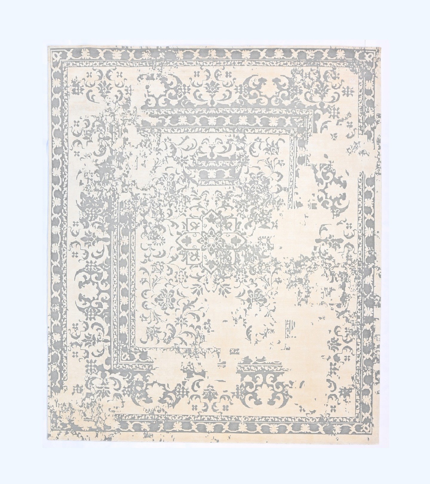 .
Transitional rugs demonstrate an ongoing dialogue between modernity and tradition. The former dominates our lives today, challenging the latter, sometimes erasing old habits, while long-lived traditions resist and impose themselves as enduring fact