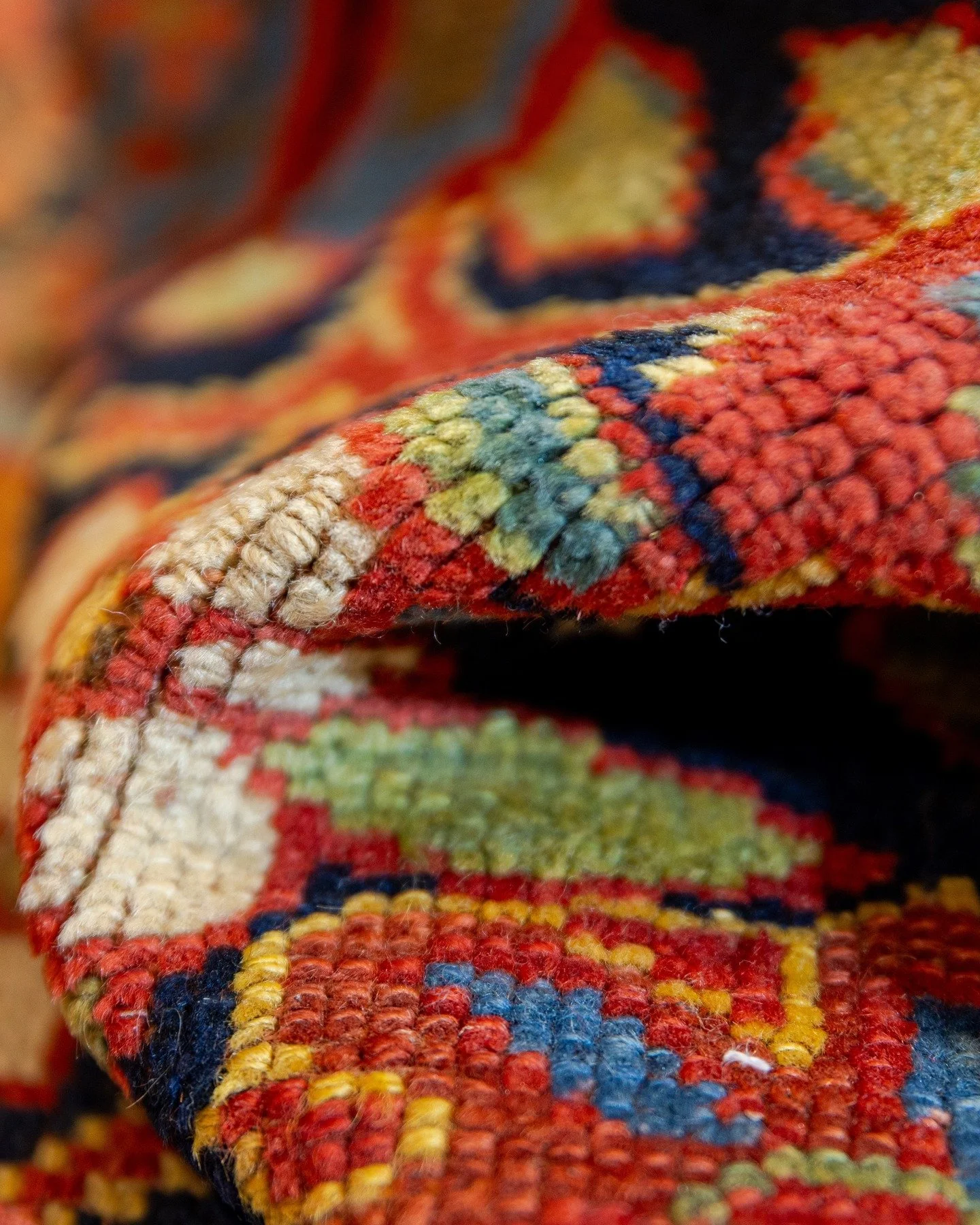 .
Making some objects is not possible without an overdose of happiness. Such was the creation of this amazing rug, which still radiates after over a hundred years and mesmerises the viewer with its charm. It acts as a portal, taking the viewer to a t